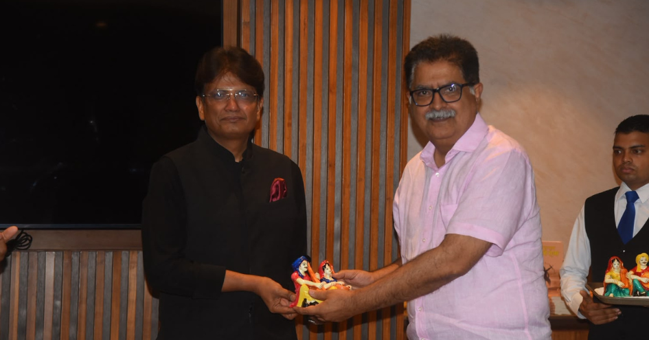Kalam-Ghaziabad-Ashutosh-Agnihotri-Felicitation-Sanjeev-Paliwal