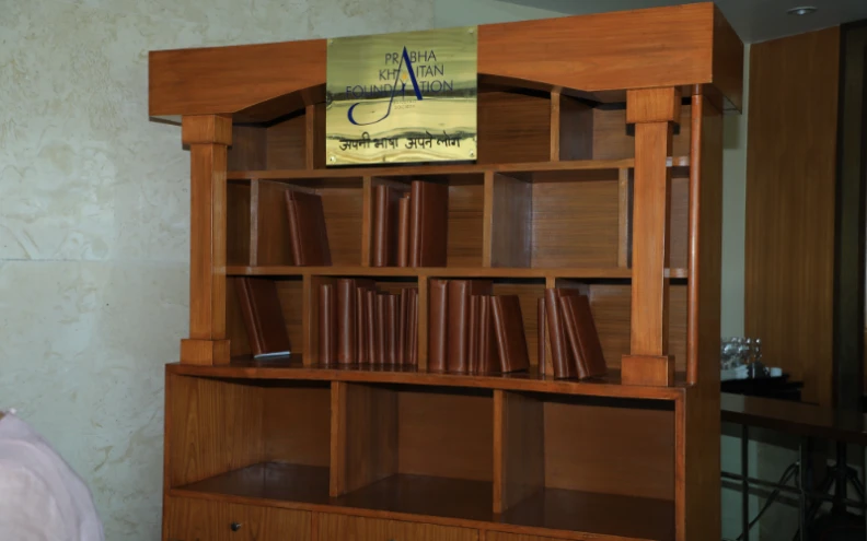 Hospitality-Book-Racks-2