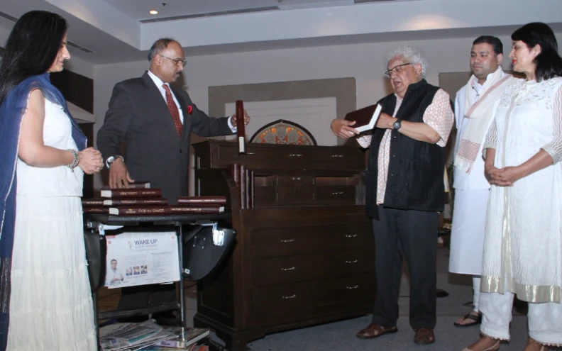 Hospitality-Book-Racks-4