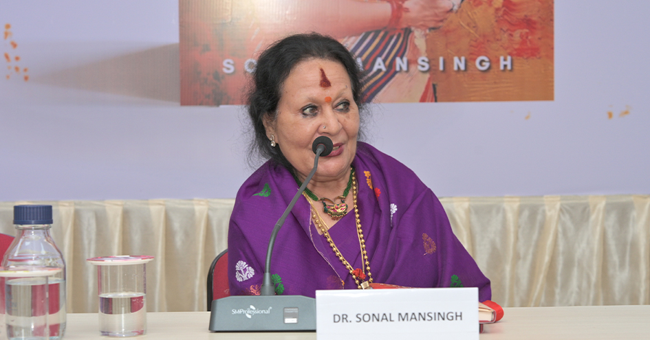 Kitaab-Dibrugarh-with-Dr.-Sonal-Mansingh-Author